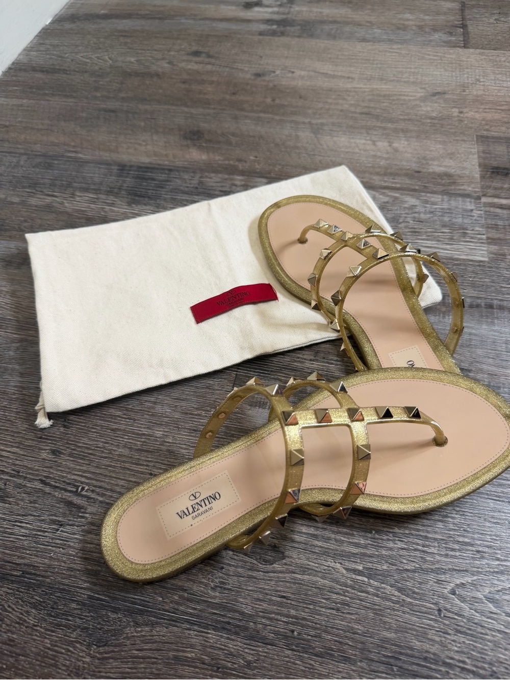 Valentino Garavani Black Rockstud Strappy Flat Sandals SIZE 39 | 8.5